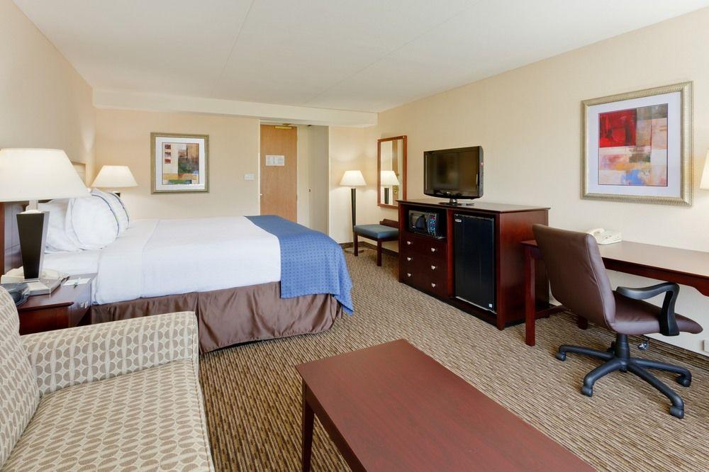 Fairfield Inn & Suites Springfield Enfield Exterior photo