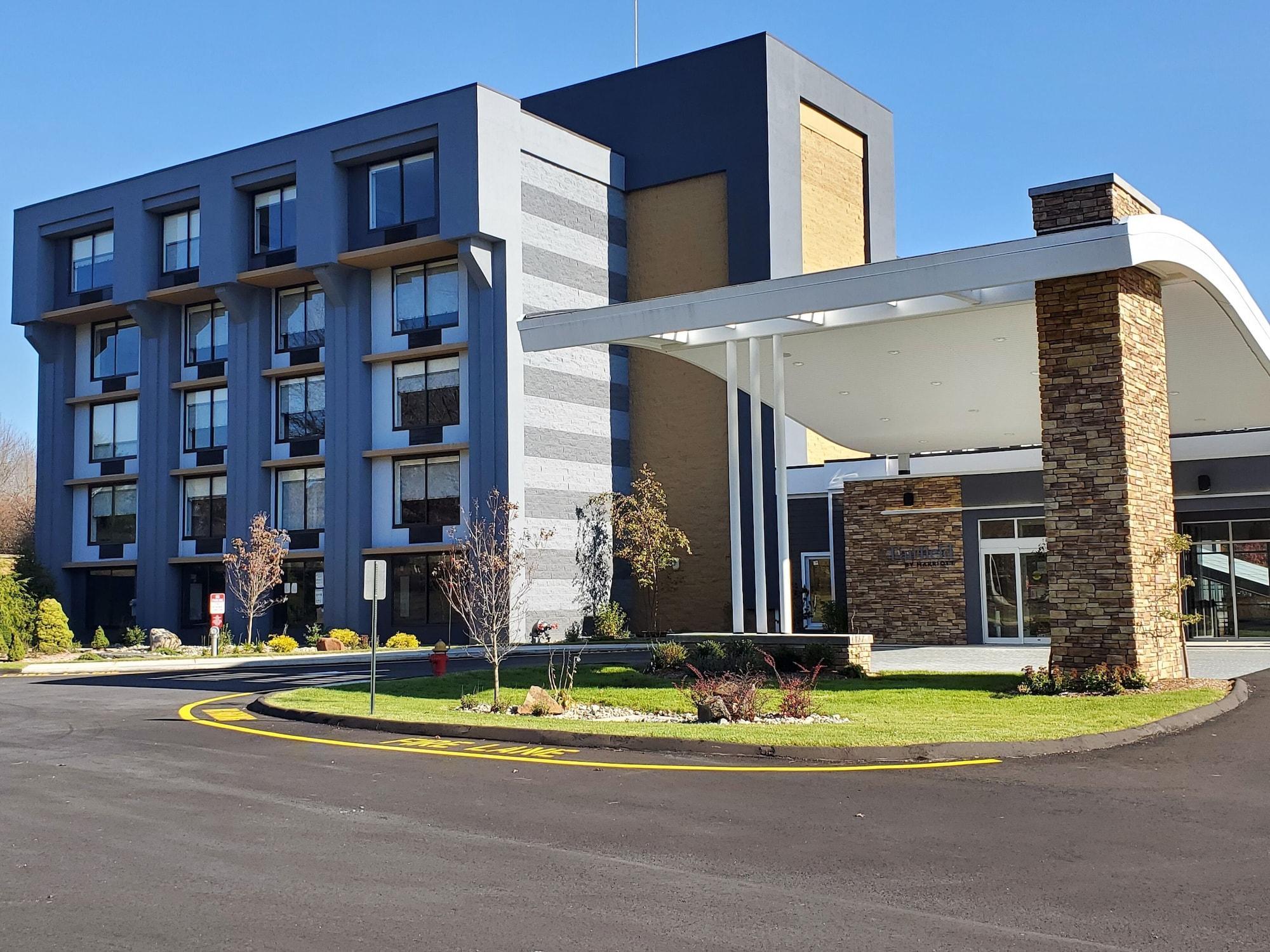 Fairfield Inn & Suites Springfield Enfield Exterior photo